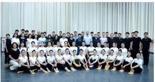 加强文化交流合作！美国驻武汉总领事馆文化领事郦杰人一行访问郑州歌舞剧院